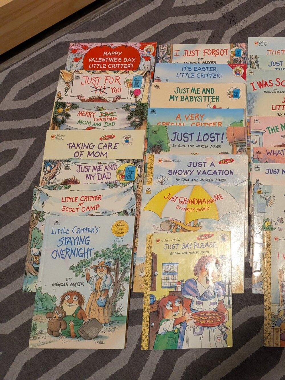 Huge vintage little critters lot, 33 peices
